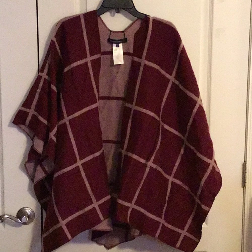 New without tags never worn reversible shawl maroon in color